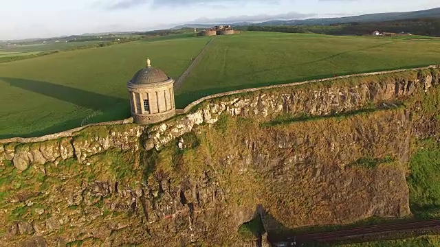 Mussenden Temple的鸟瞰图。安特里姆郡，北爱尔兰。视频素材