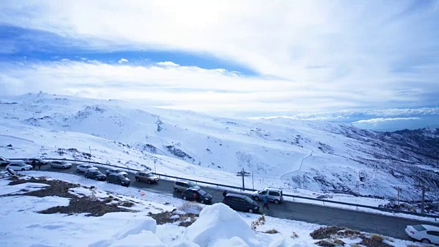 西班牙内华达山脉——白雪覆盖的山脉视频素材