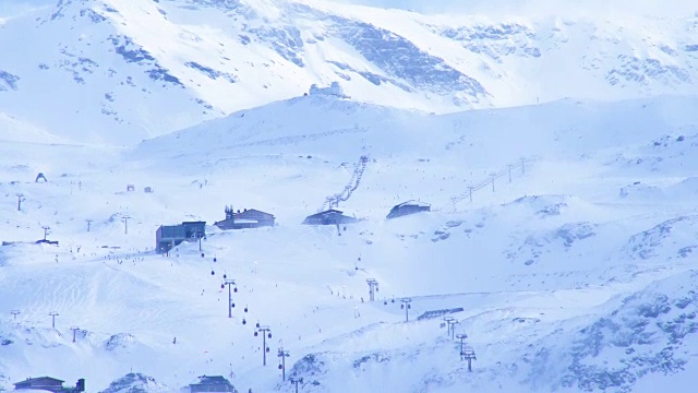 西班牙内华达山脉——白雪覆盖的山脉视频素材