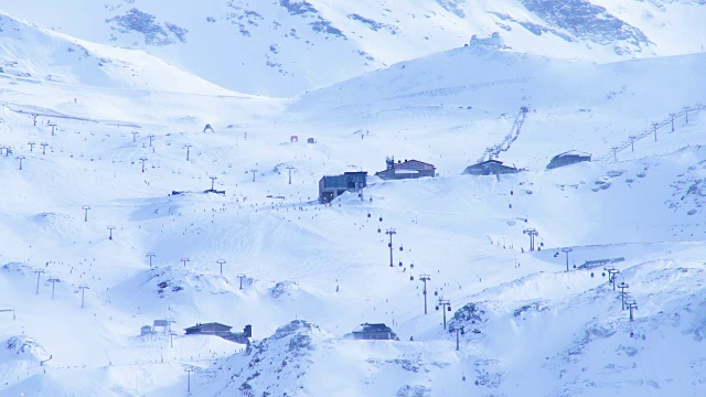 西班牙内华达山脉——白雪覆盖的山脉视频素材