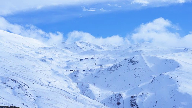 西班牙内华达山脉——白雪覆盖的山脉视频素材