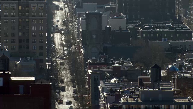 位于纽约市曼哈顿切尔西社区的西20街的建筑物和屋顶。视频素材