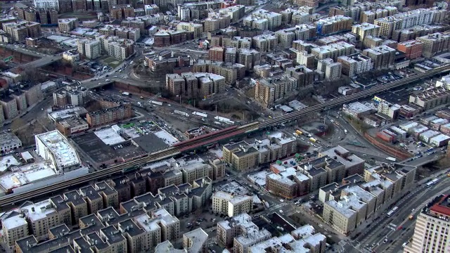 航拍的城市景观在西布朗克斯，纽约市。视频素材