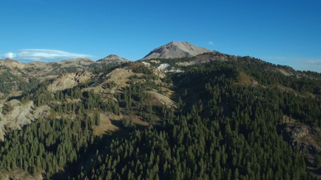 拉森火山国家公园的空中景观。视频素材