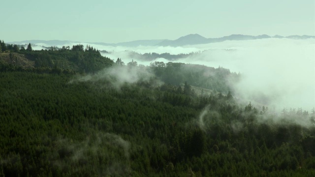 克拉马斯山脉的云层。视频素材