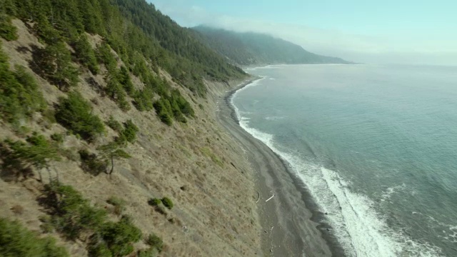 加州失落海岸未开发的海岸线。视频素材