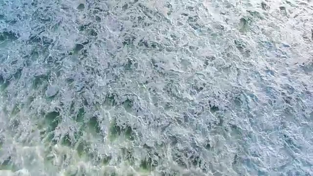 海浪鸟瞰图。视频素材