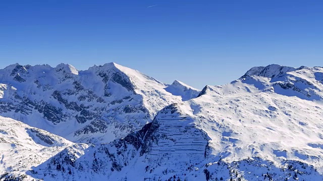 白雪覆盖的山峰;时间流逝视频下载