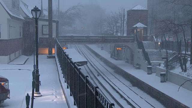 长岛火车站在暴风雪，大雪-东北视频素材