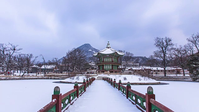 京福宫(韩国国宝224号)(著名旅游景点)冬季香原亭视频素材