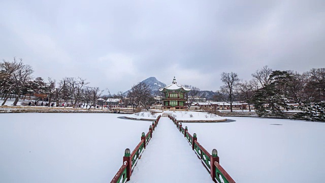 京福宫(韩国国宝224号)(著名旅游景点)冬季香原亭视频素材