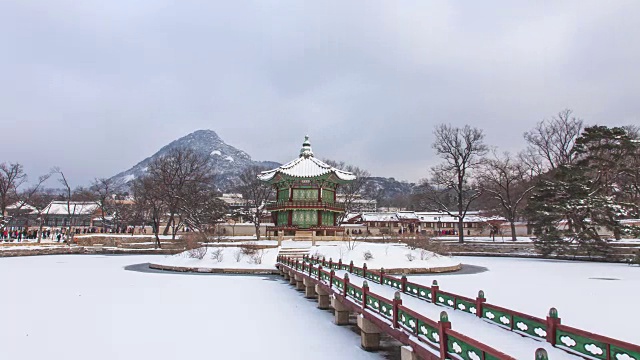 京福宫(韩国国宝224号)(著名旅游景点)冬季香原亭视频素材