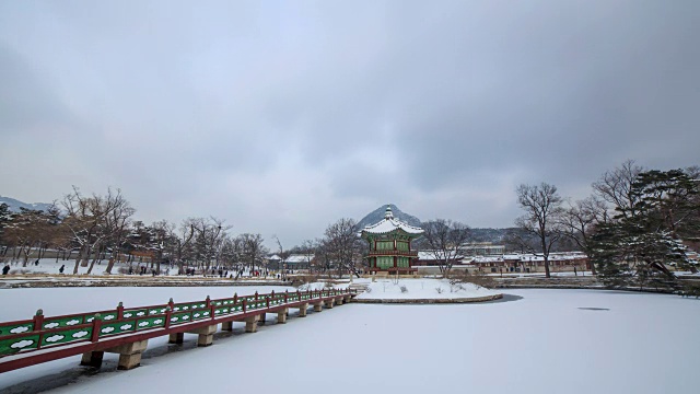 京福宫(韩国国宝224号)(著名旅游景点)冬季香原亭视频素材