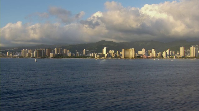 檀香山海岸线的航空海景，夏威夷。视频素材