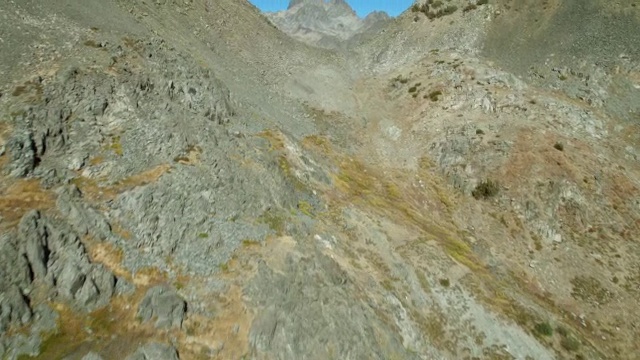 飞越里特山脉前往里特山和班纳峰，西内华达山脉的一部分。视频素材