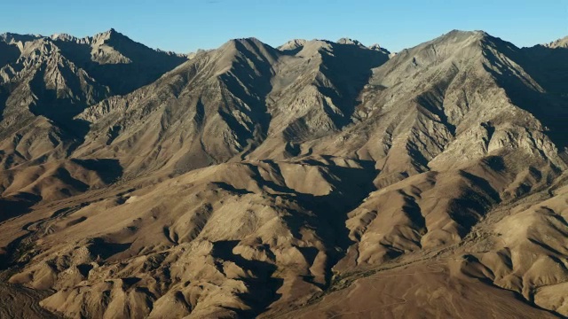 黑山和巴克斯特山，内华达山脉东部的两座山峰。视频素材