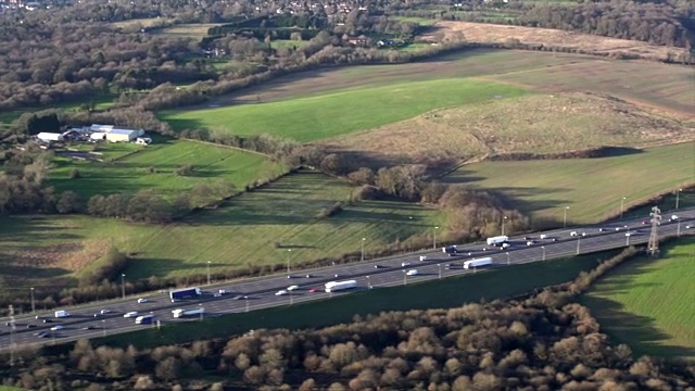 M25高速公路的航拍视频。视频素材