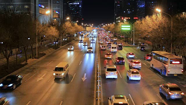 中国北京夜晚的城市街道视频素材