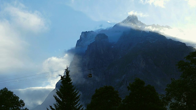 Pfingsdtegg缆车和Wetterhorn, Grindelwald, Bernese Oberland，伯尔尼州，瑞士视频素材