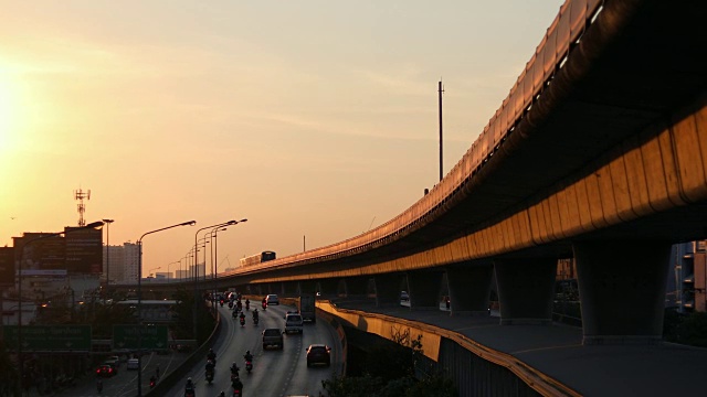 曼谷日落的空中火车视频素材