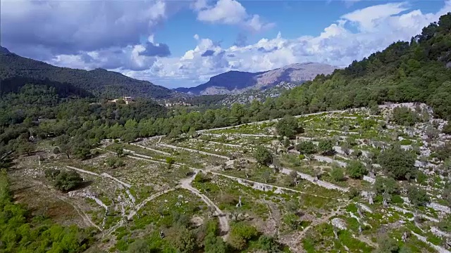 西班牙马略卡岛Tramuntana山附近的Santuari de luc和Son Amer难民旅馆视频素材