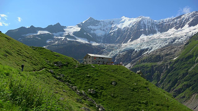 Bäregg Mountain Lodge and Fiescherhorn, Grindelwald, Bernese Oberland，伯尔尼州，瑞士视频素材