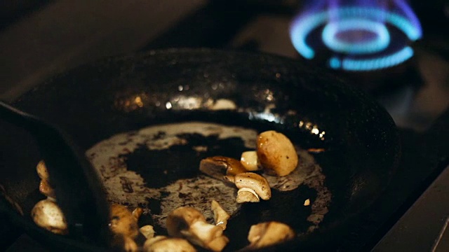 餐厅厨师准备食物视频下载