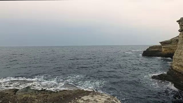 土耳其危险的海岸和海浪视频下载