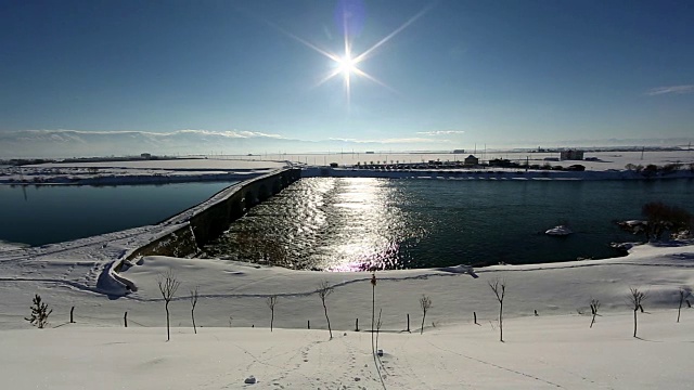 老桥，河和雪视频下载