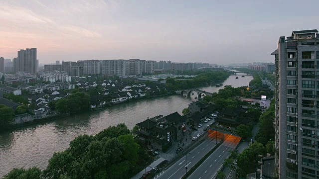 杭州河边的传统桥梁和建筑，日日夜夜，杭州视频素材