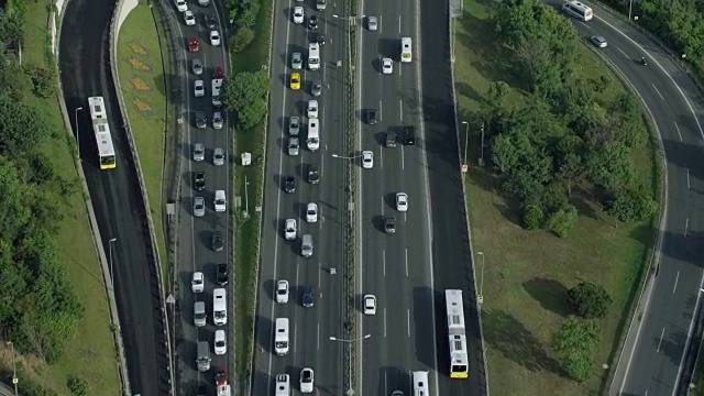 鸟瞰伊斯坦布尔高速公路视频素材