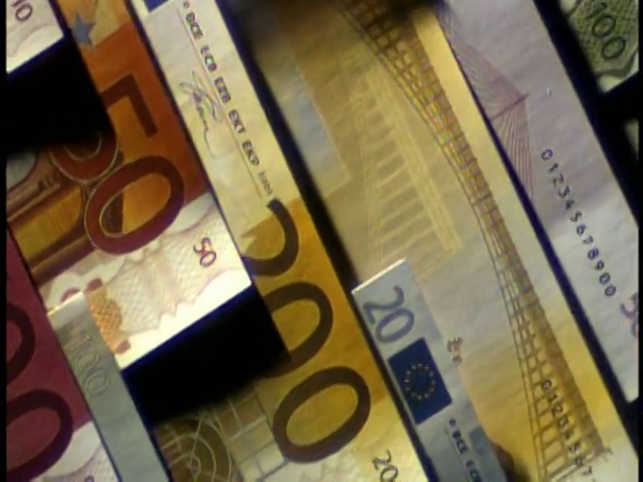 Close pan euro bills of various denominations spin and倒置视频素材