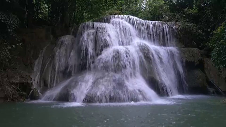 泰国北碧府怀美卡明瀑布视频下载