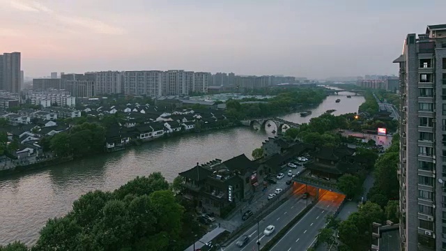 杭州河边的传统桥梁和建筑，日日夜夜，杭州视频素材