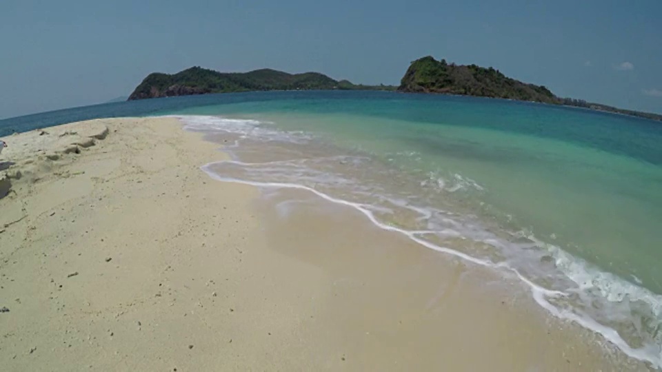 夏季热带岛屿的海滩视频素材