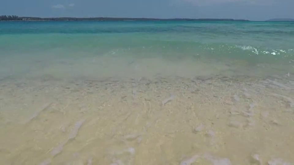 夏季热带岛屿的海滩视频素材