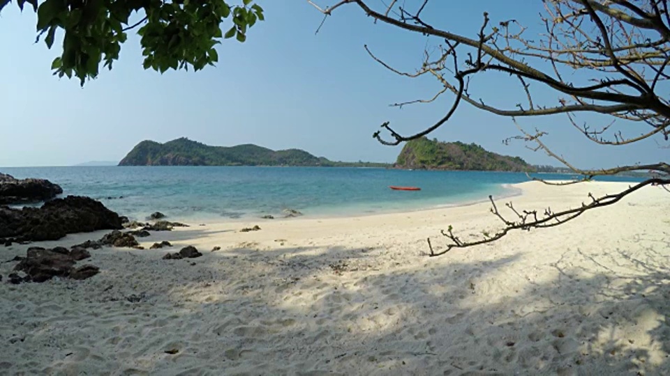 夏季热带岛屿的海滩视频素材