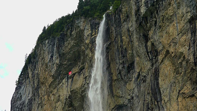 Staubbachfall瀑布，Lauterbrunnen，伯尔尼阿尔卑斯山，伯尔尼州，瑞士视频素材