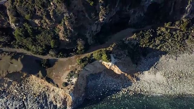 从无人机的角度看海岸线视频素材