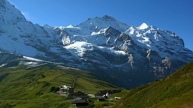 Kleine Scheidegg与少女，伯尔尼阿尔卑斯山，伯尔尼州，瑞士视频素材