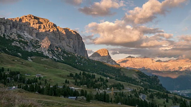 日落时间流逝的栀子pass, passo Gardena在白云石南蒂罗尔意大利阿尔卑斯山视频素材