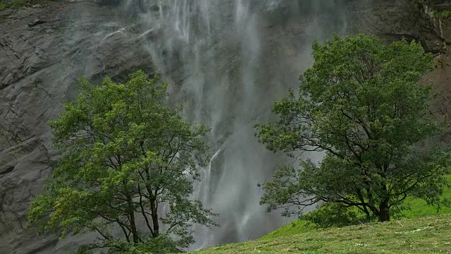 斯陶巴赫瀑布，Lauterbrunnen, Lauterbrunnen山谷，伯尔尼高地，伯尔尼州，瑞士视频素材