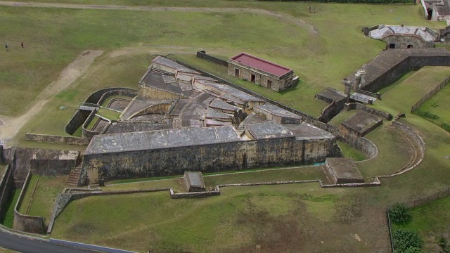 Castillo San Cristobel Fortress / Old San Juan, Puerto Rico, United States, WS AERIAL POV视图视频素材