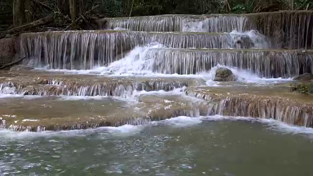 泰国北碧府怀美卡明瀑布视频下载