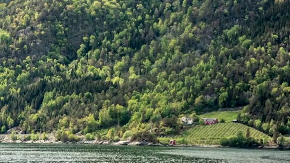 挪威，埃德峡湾，定居点和瀑布视频素材