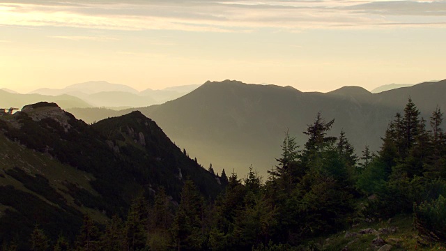 Hochkar Sonnenaufgang - Hochkar mountains at Dawn的观点视频素材