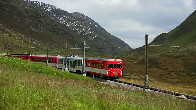 Matterhorn-Gotthard铁路，位于瑞士乌里州奥伯尔普山口视频素材