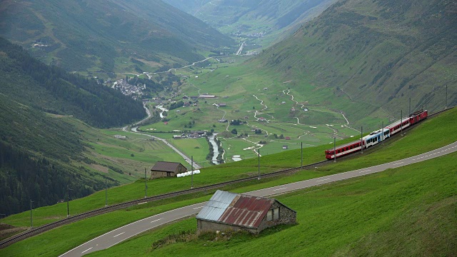 Matterhorn-Gotthard铁路，位于瑞士乌里州奥伯尔普山口视频素材