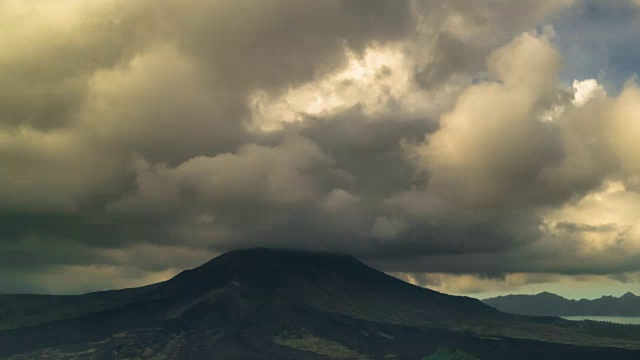 巴图尔火山，印度尼西亚巴厘岛视频素材