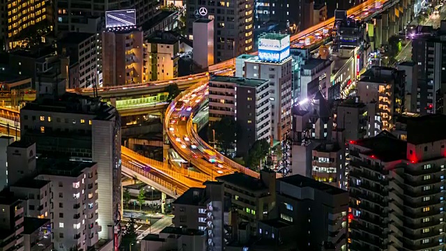 东京市中心高速公路上延迟的交通视频素材